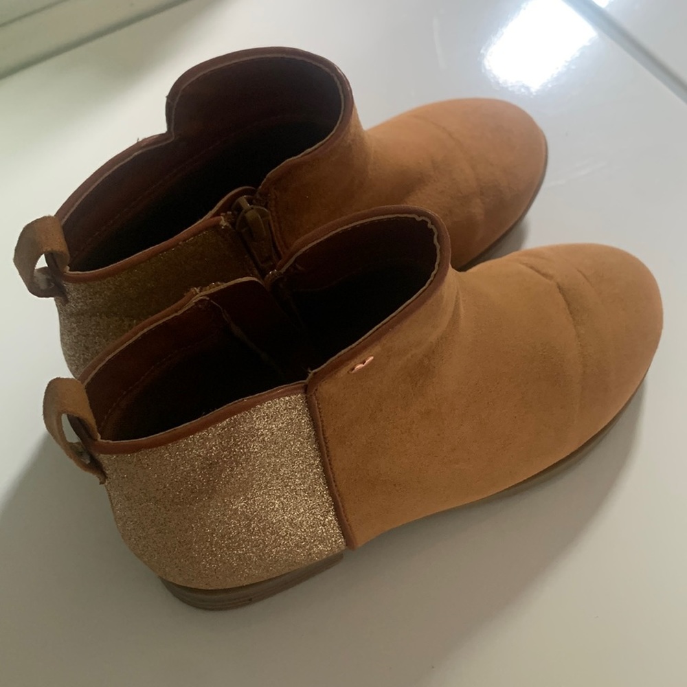 Brown little girl booties practically new